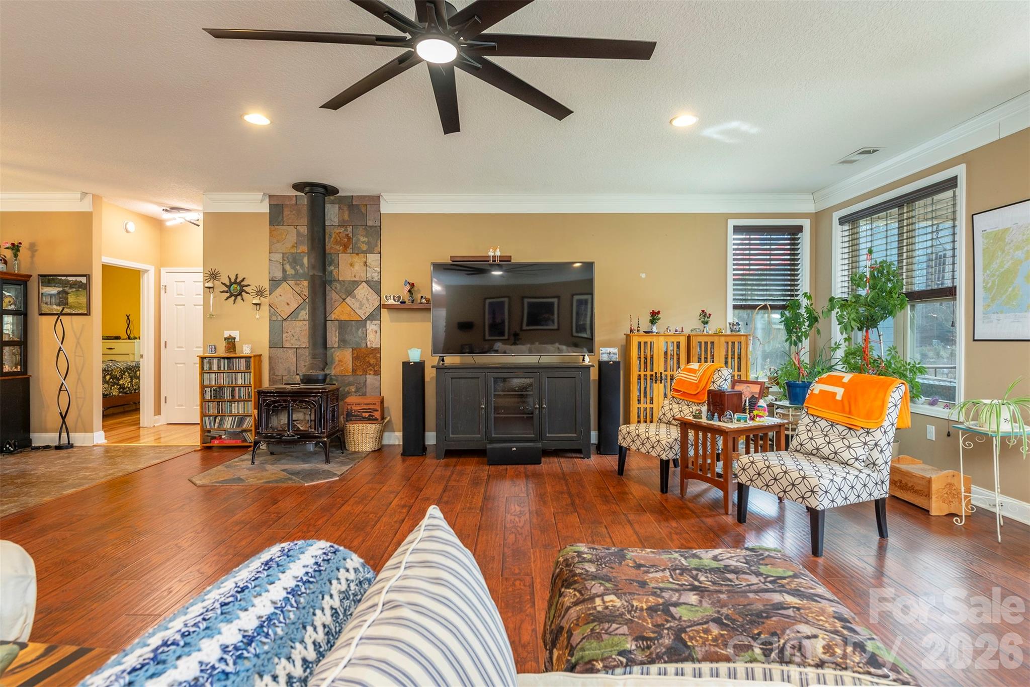 18 Hoye Lane Candler NC 28715
