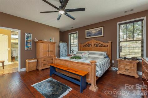 18 Hoye Lane Candler NC 28715