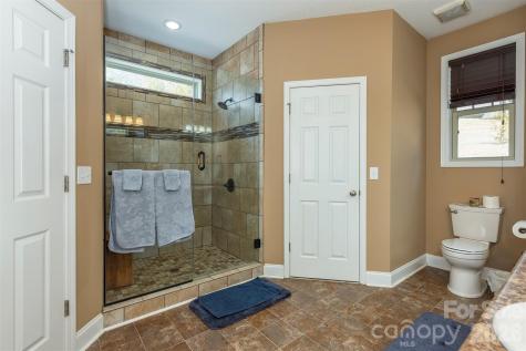 18 Hoye Lane Candler NC 28715