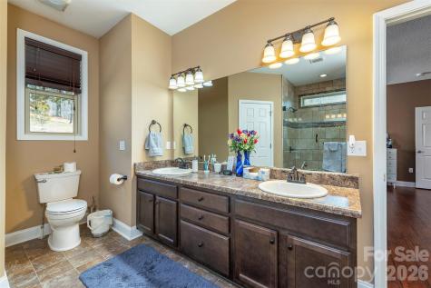 18 Hoye Lane Candler NC 28715