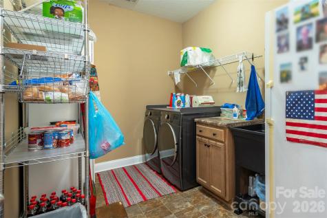 18 Hoye Lane Candler NC 28715