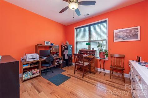 18 Hoye Lane Candler NC 28715