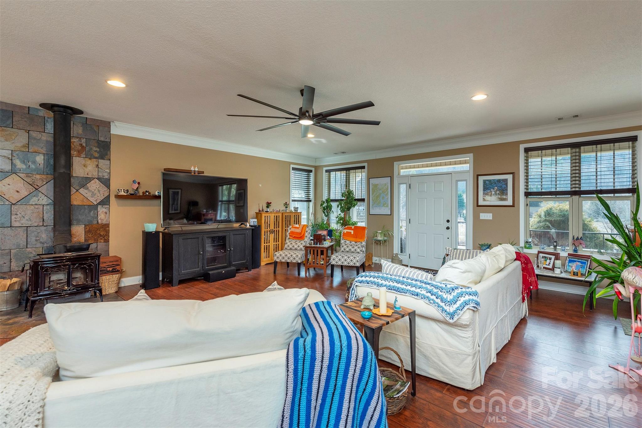 18 Hoye Lane Candler NC 28715
