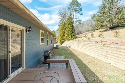 18 Hoye Lane Candler NC 28715