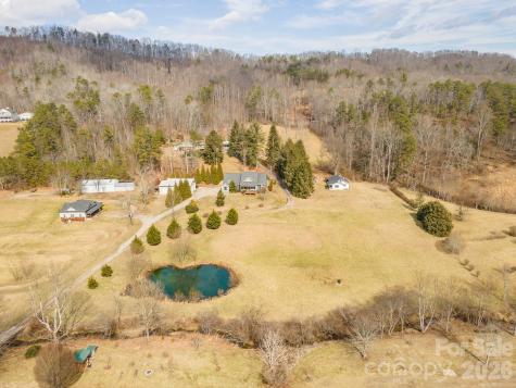 18 Hoye Lane Candler NC 28715