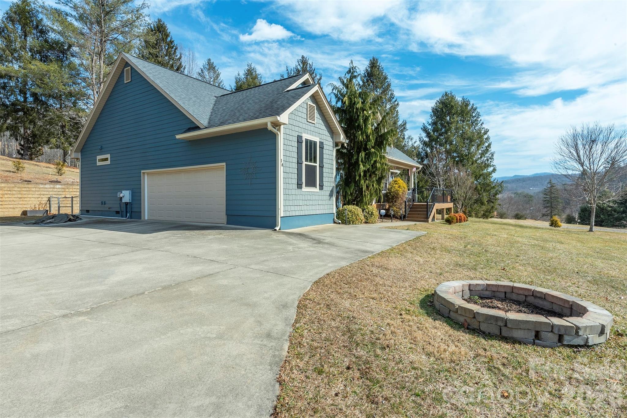 18 Hoye Lane Candler NC 28715