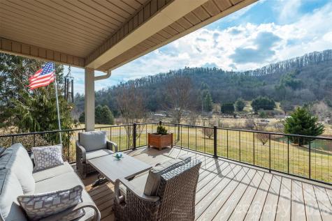 18 Hoye Lane Candler NC 28715