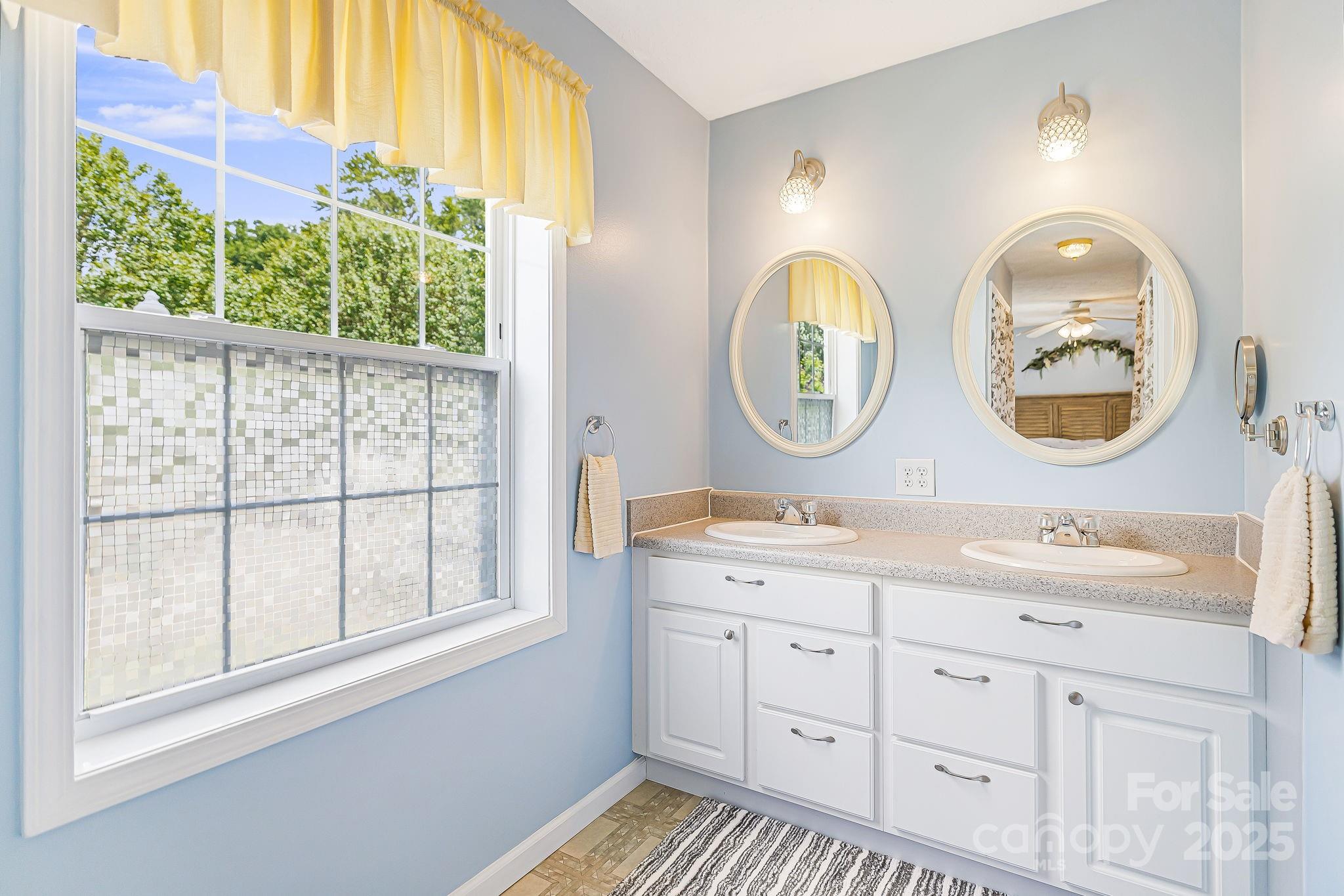 207 Pembrook Road Swannanoa NC 28778