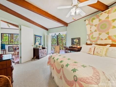 52 Camelfield Road Weaverville NC 28787