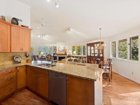 52 Camelfield Road Weaverville NC 28787