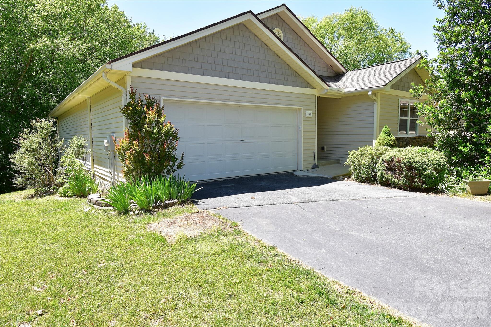 176 Clear Creekside Drive Hendersonville NC 28792