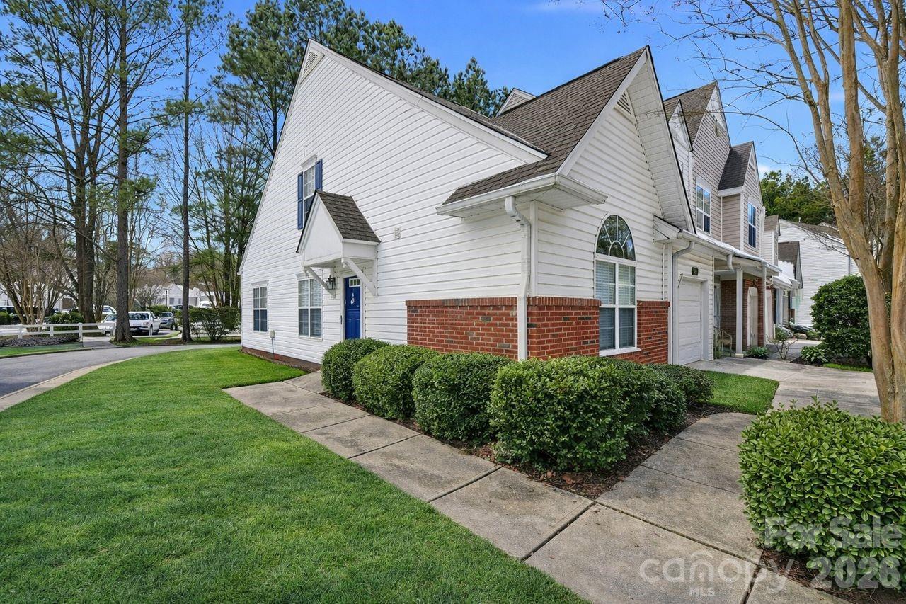 8221 Christmas Court Charlotte NC 28216
