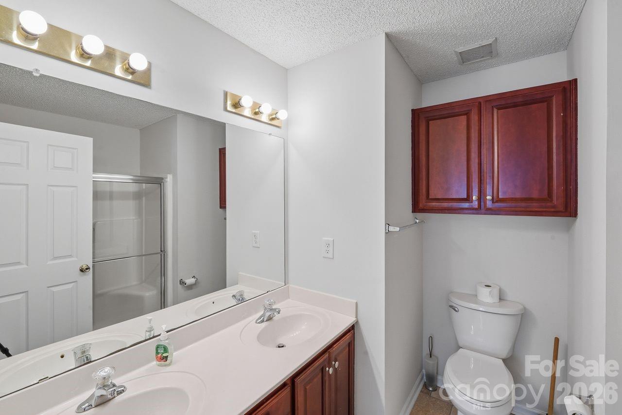 8221 Christmas Court Charlotte NC 28216