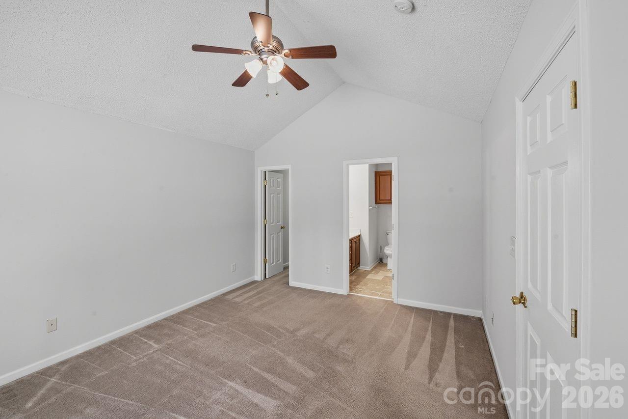 8221 Christmas Court Charlotte NC 28216