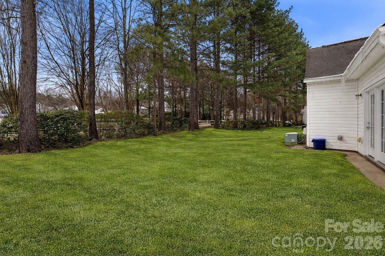 8221 Christmas Court Charlotte NC 28216