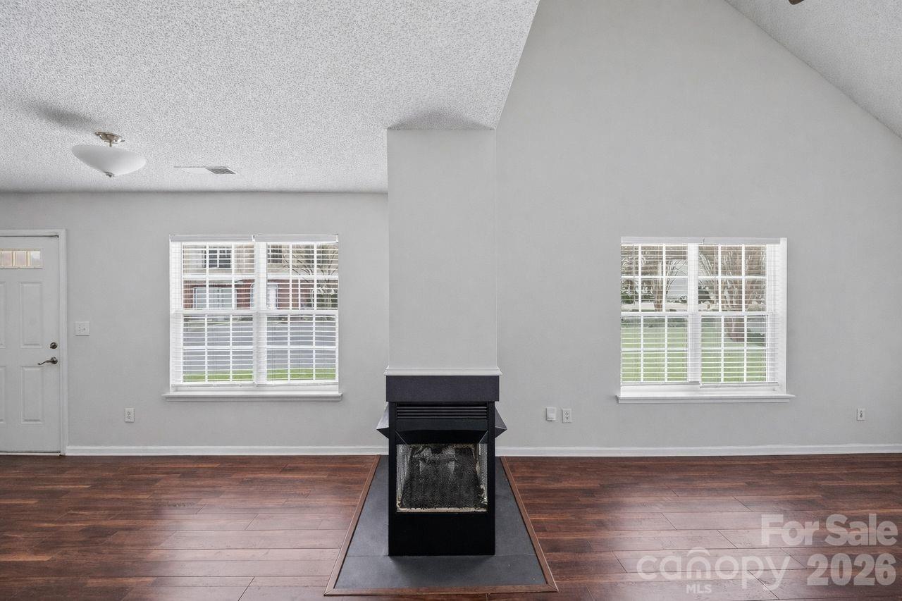 8221 Christmas Court Charlotte NC 28216