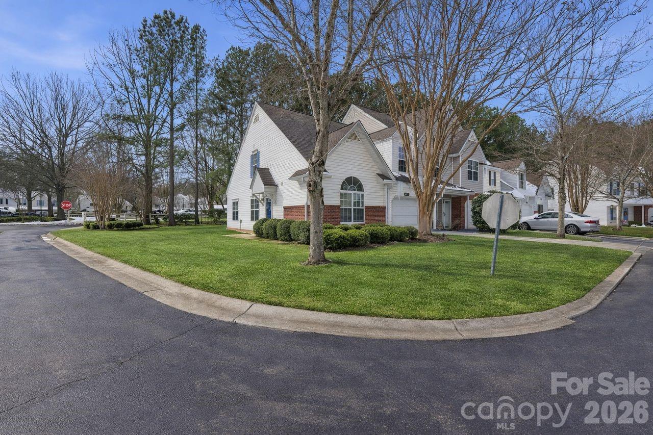 8221 Christmas Court Charlotte NC 28216