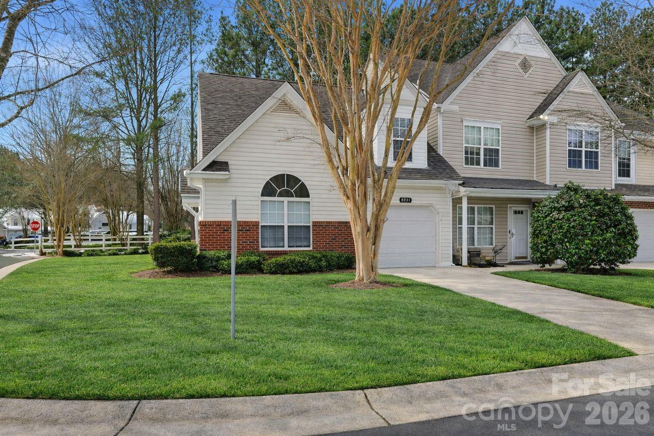 8221 Christmas Court Charlotte NC 28216
