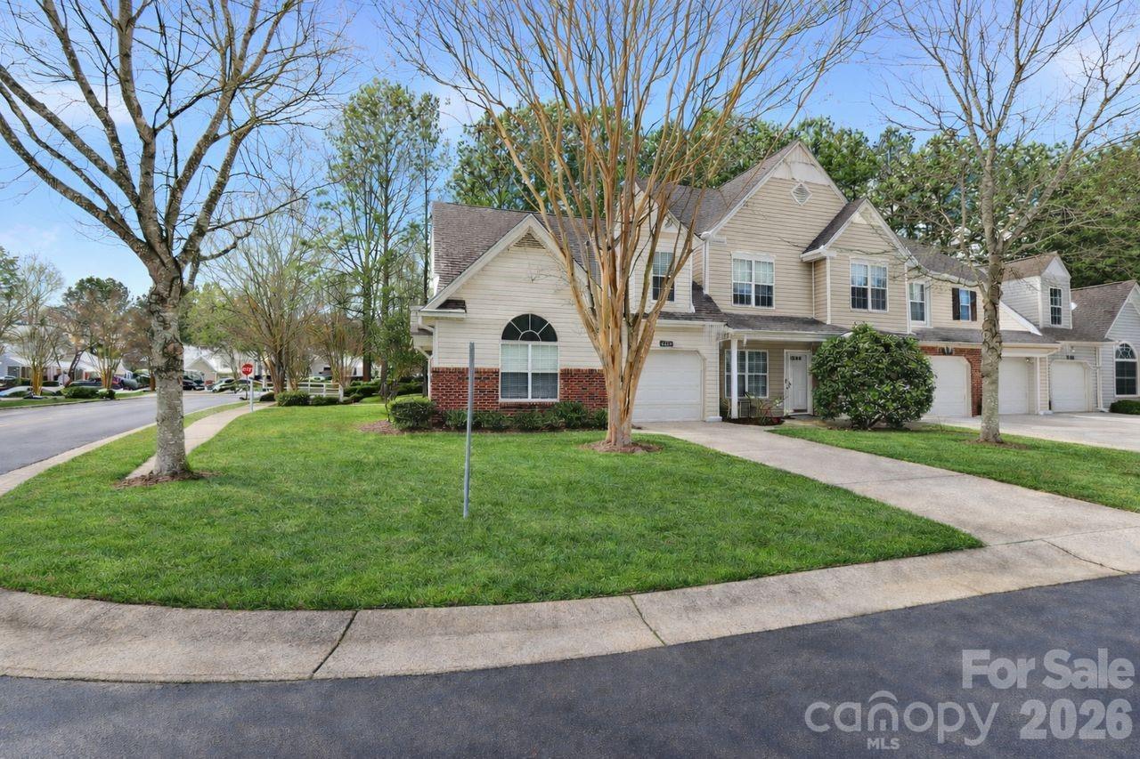8221 Christmas Court Charlotte NC 28216