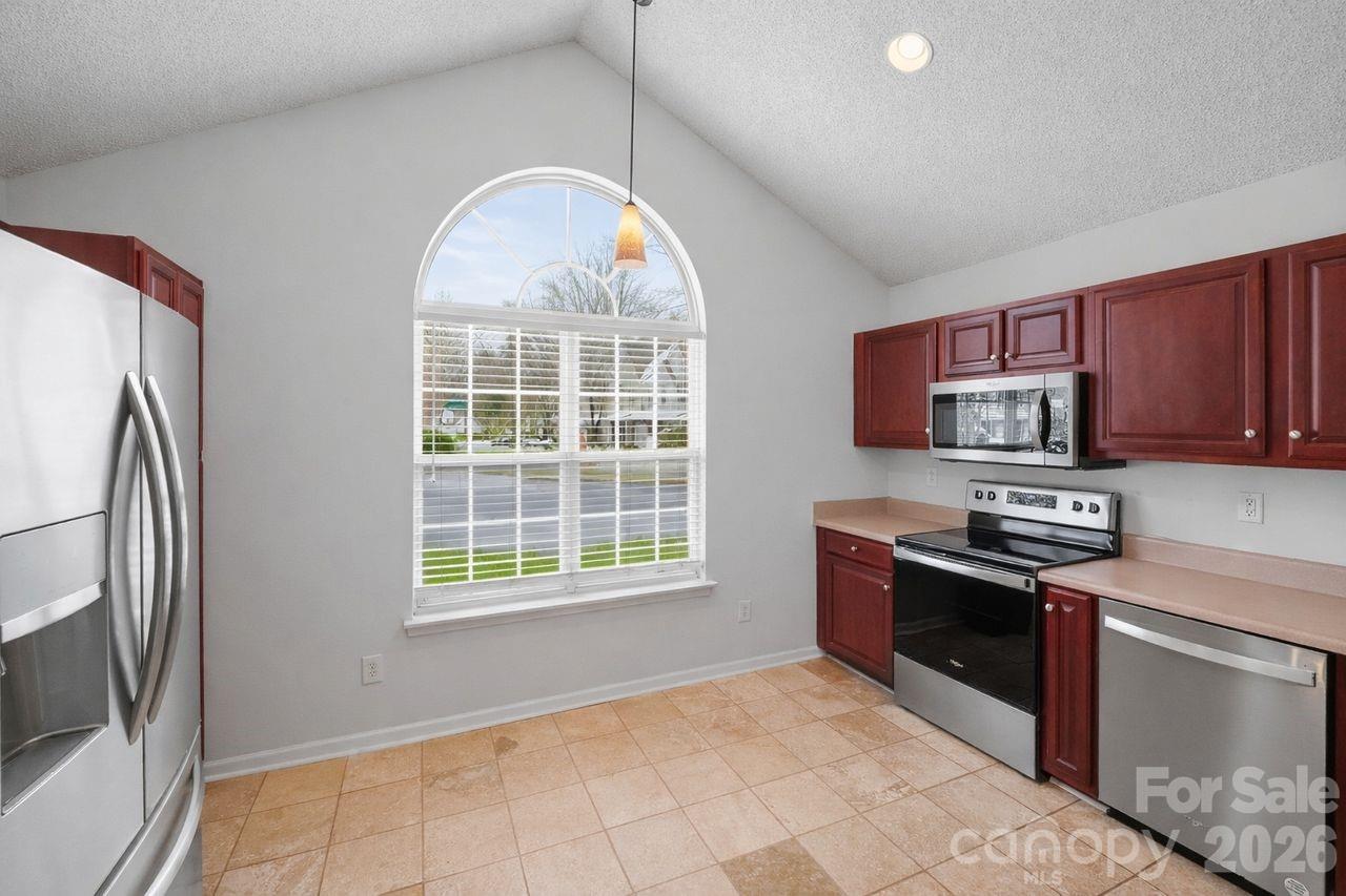 8221 Christmas Court Charlotte NC 28216