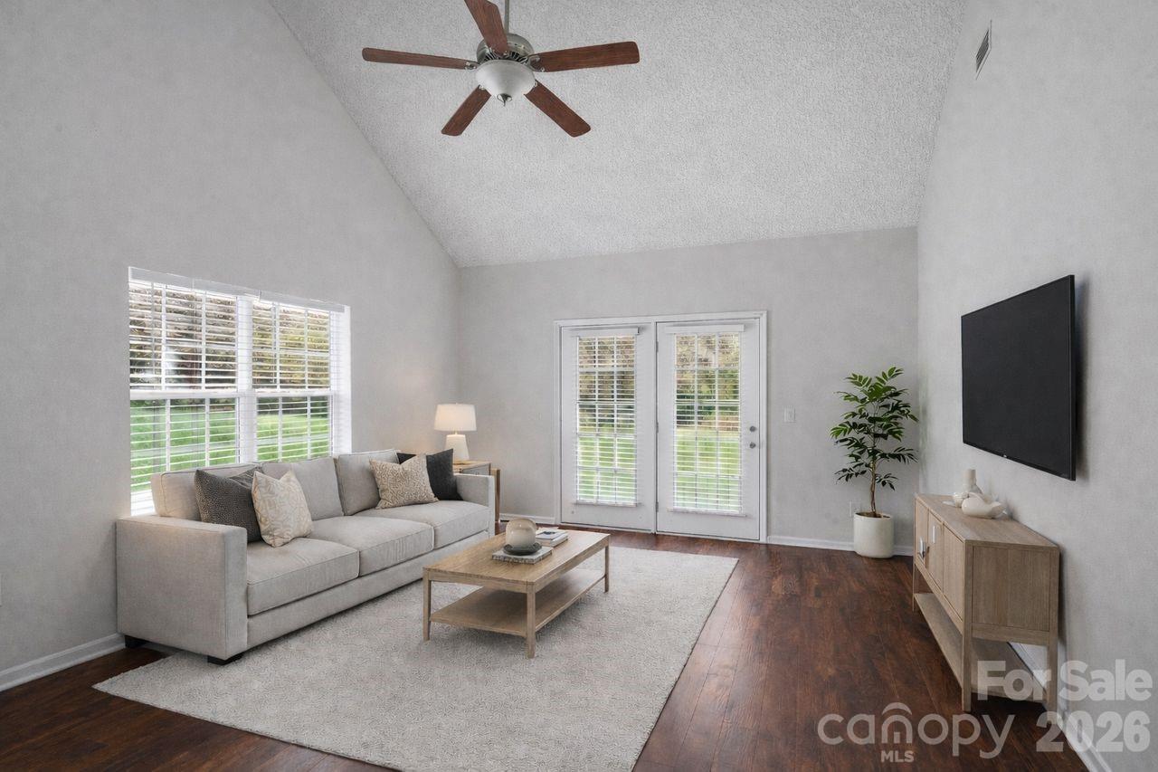 8221 Christmas Court Charlotte NC 28216
