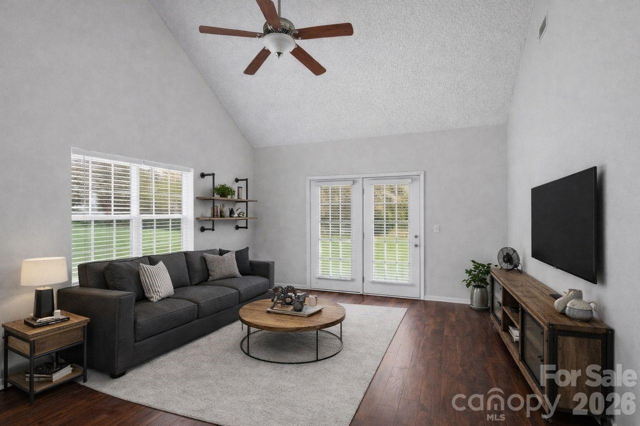 8221 Christmas Court Charlotte NC 28216