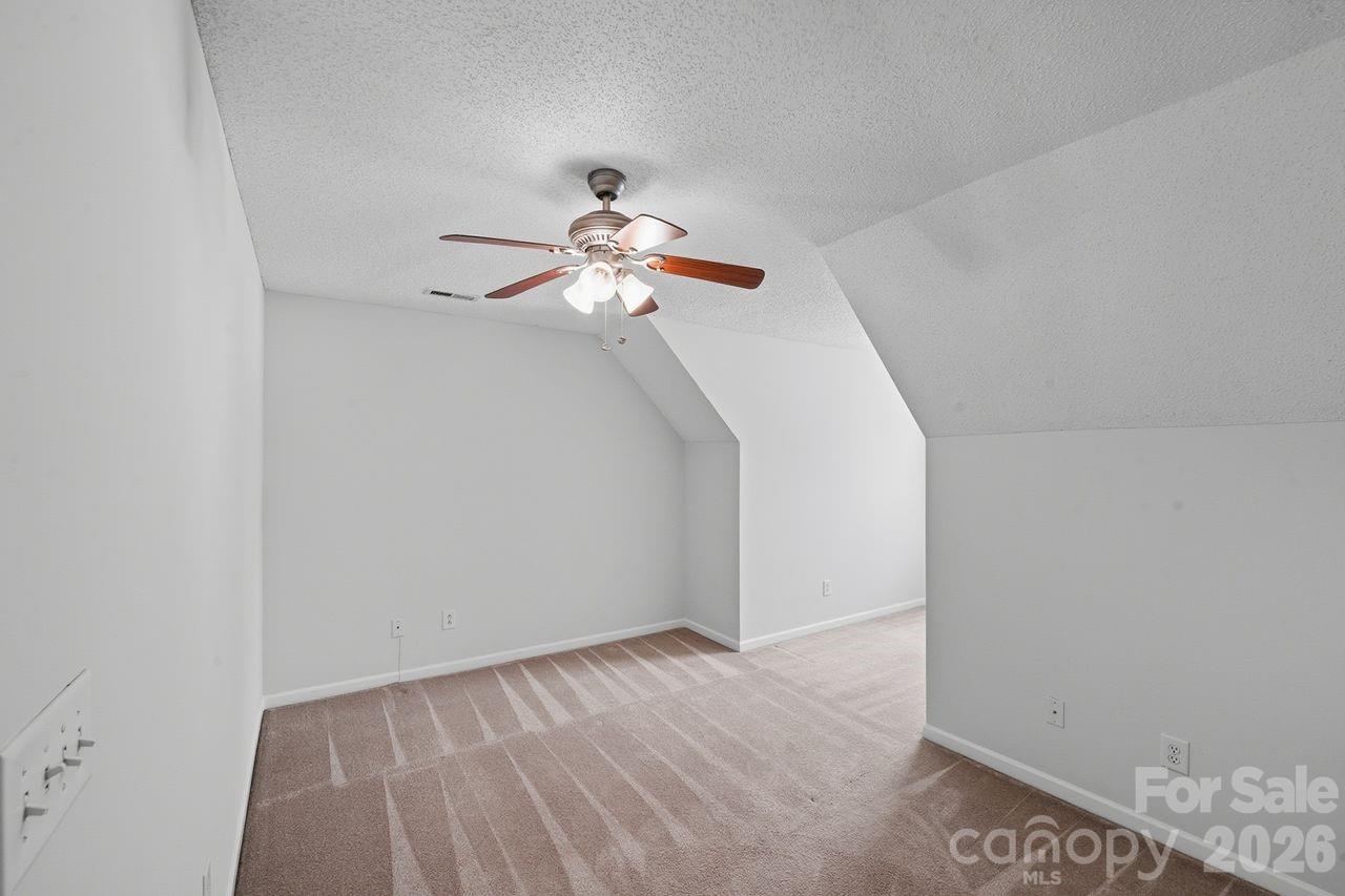 8221 Christmas Court Charlotte NC 28216
