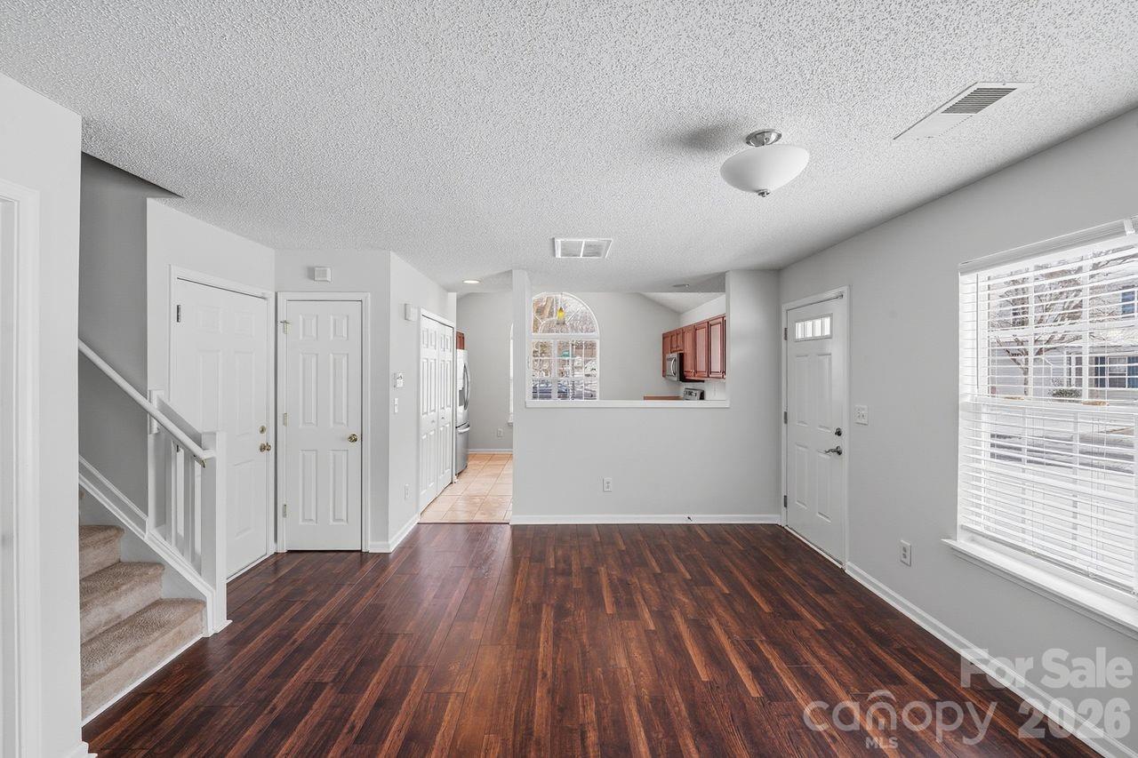 8221 Christmas Court Charlotte NC 28216
