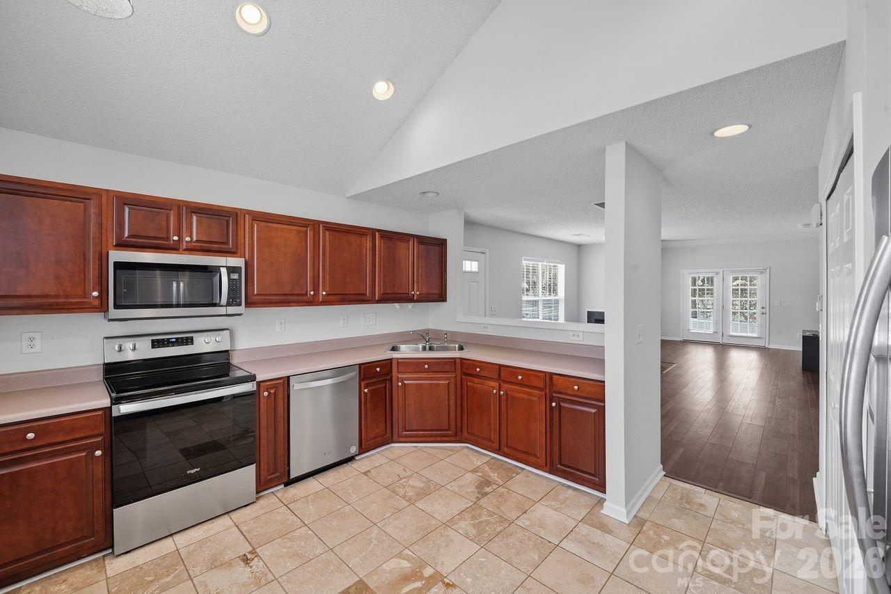 8221 Christmas Court Charlotte NC 28216