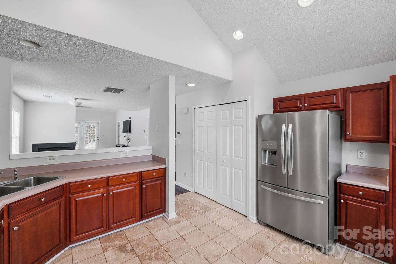 8221 Christmas Court Charlotte NC 28216