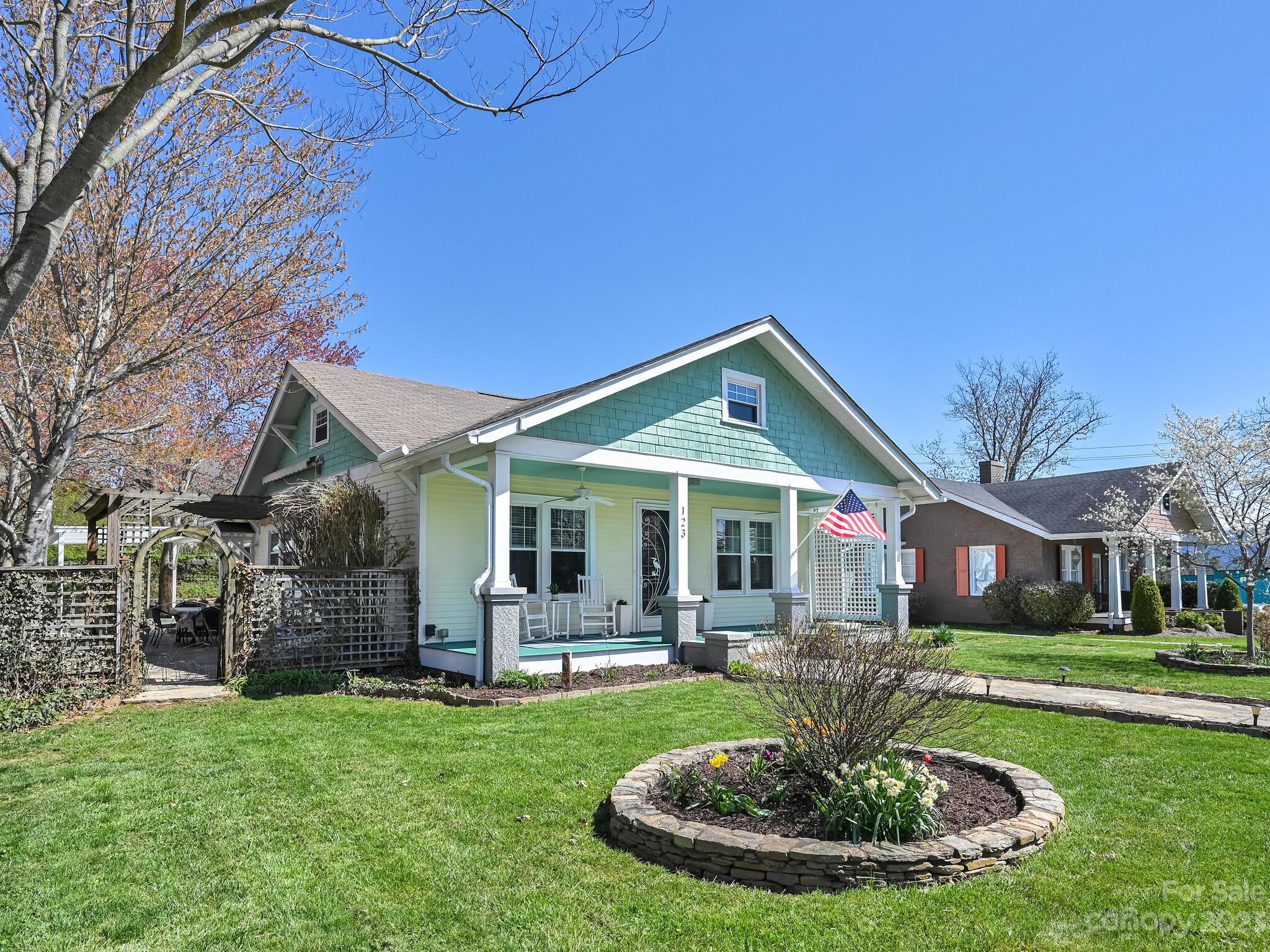123 N Main Street Weaverville NC 28787