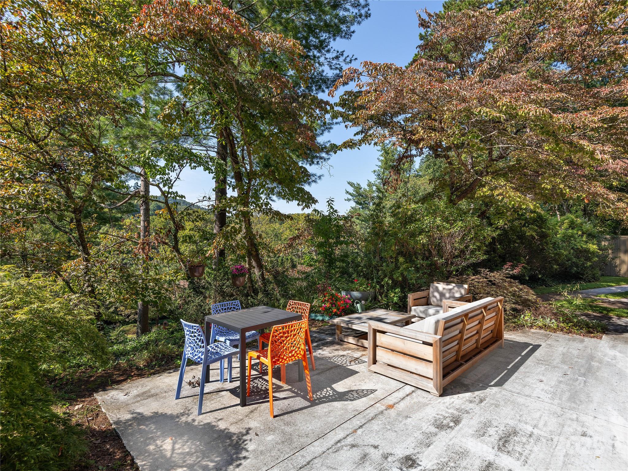 21 Woodbury Road Asheville NC 28804