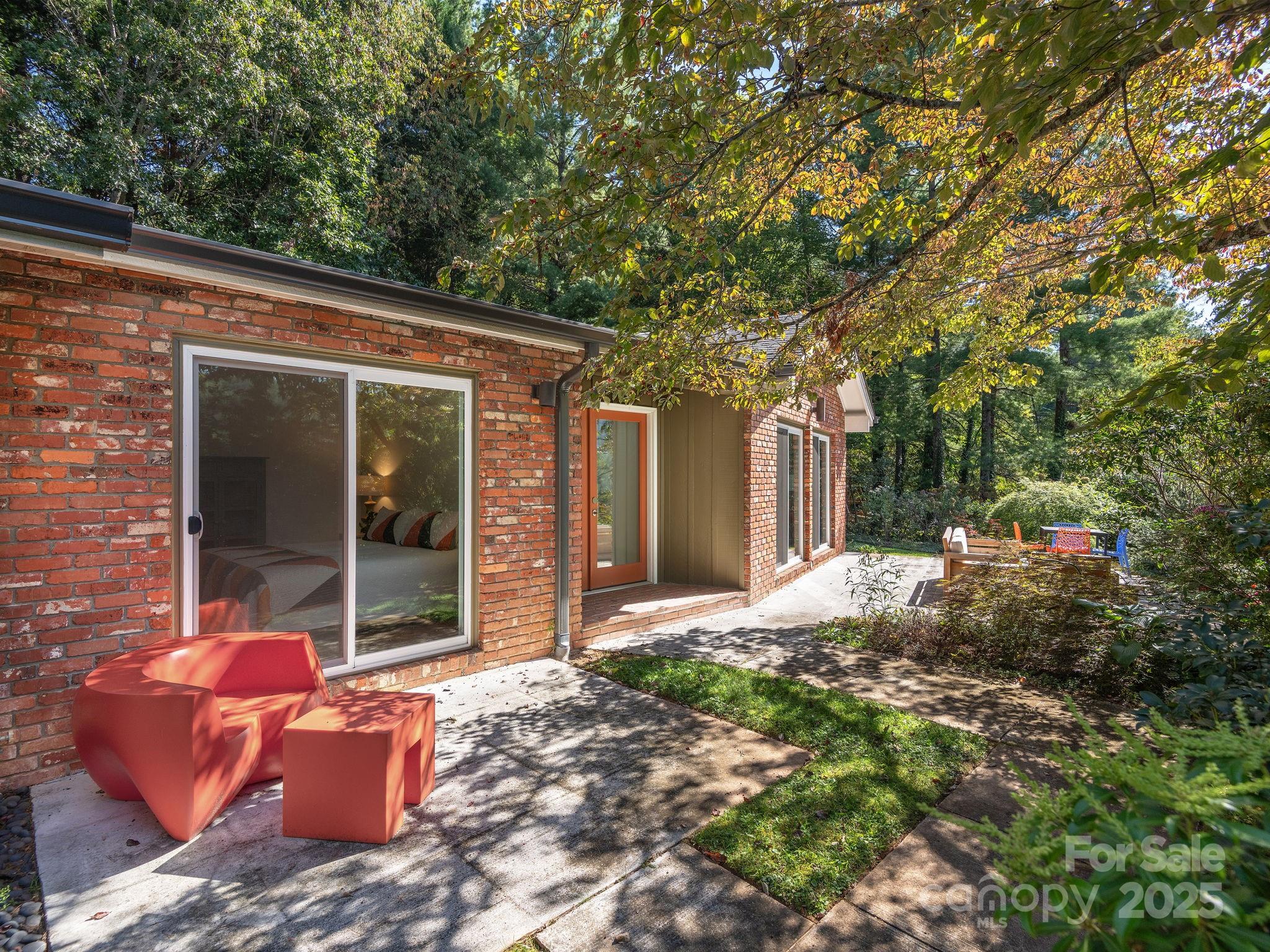 21 Woodbury Road Asheville NC 28804