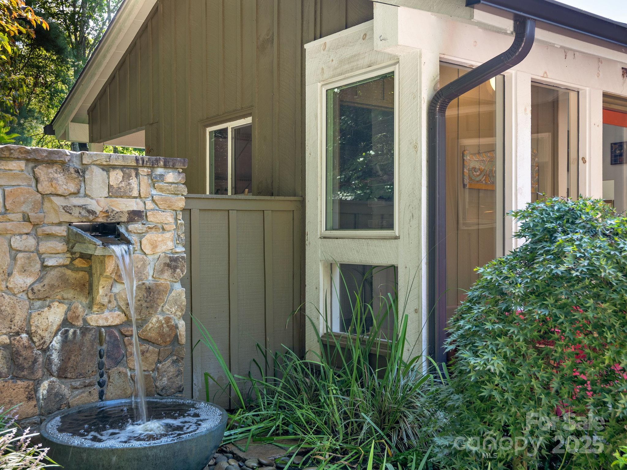 21 Woodbury Road Asheville NC 28804