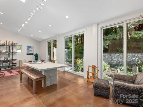 21 Woodbury Road Asheville NC 28804