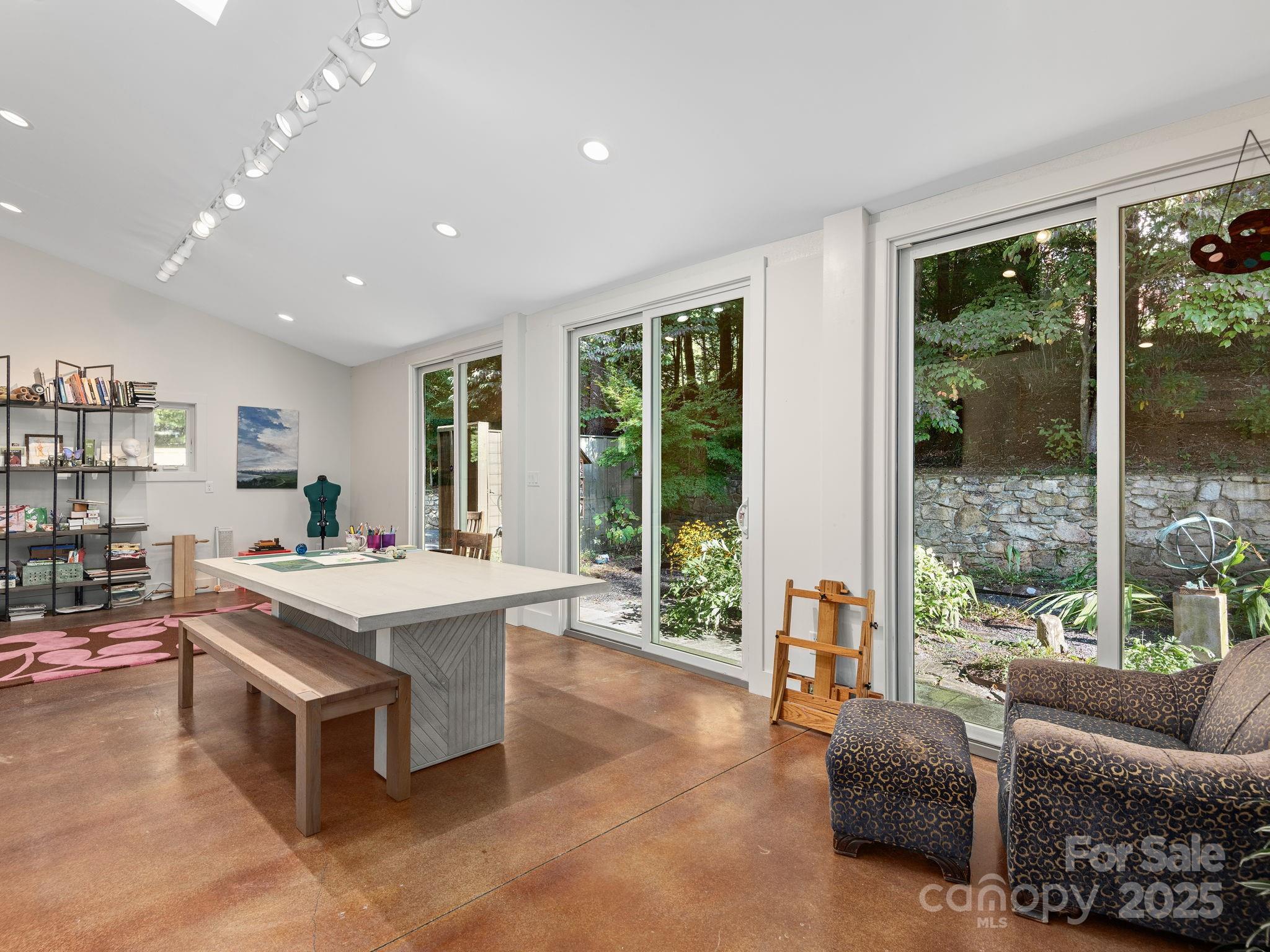 21 Woodbury Road Asheville NC 28804