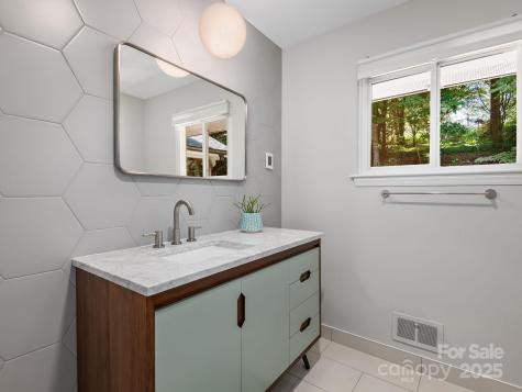 21 Woodbury Road Asheville NC 28804