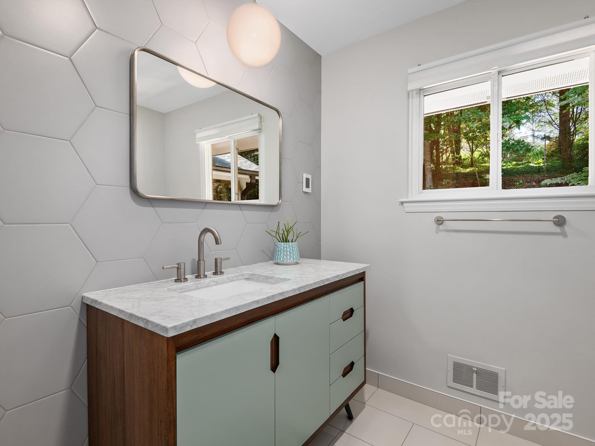 21 Woodbury Road Asheville NC 28804