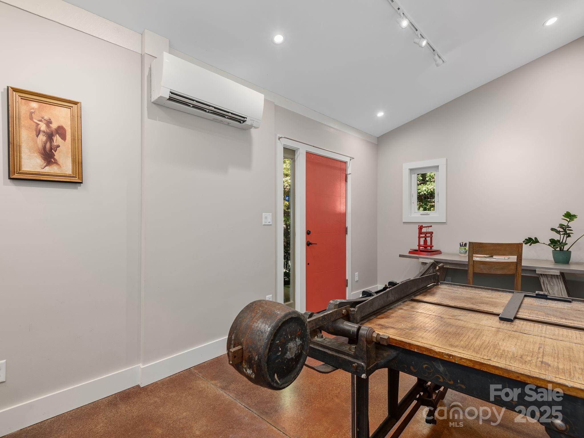 21 Woodbury Road Asheville NC 28804