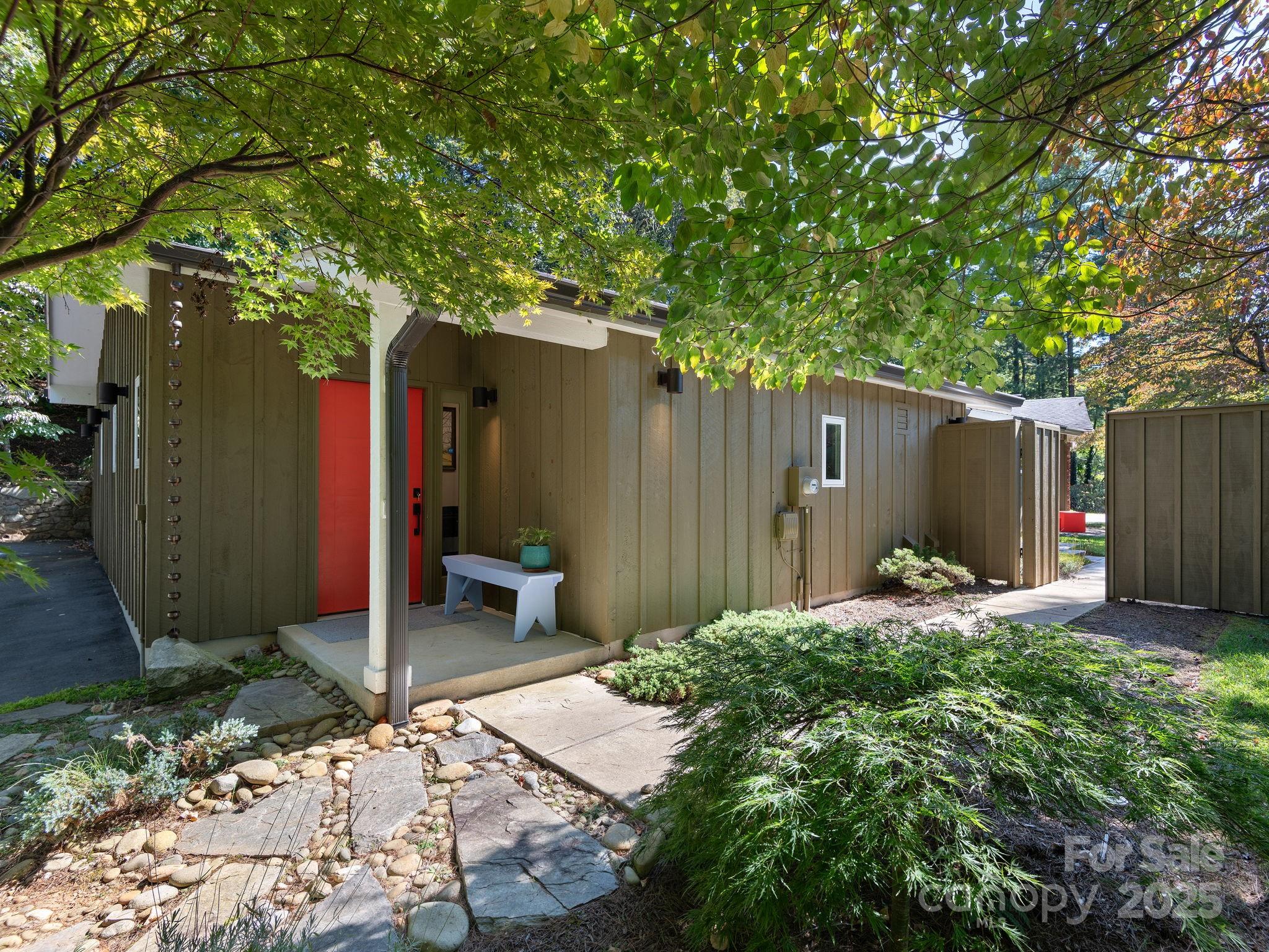 21 Woodbury Road Asheville NC 28804