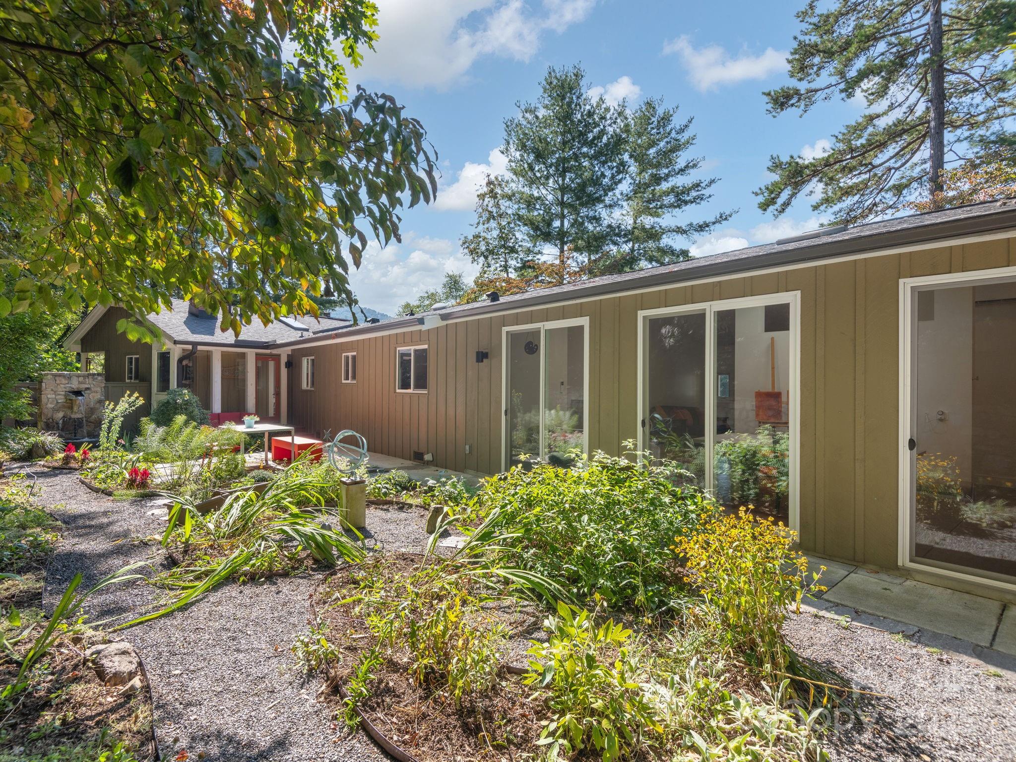 21 Woodbury Road Asheville NC 28804