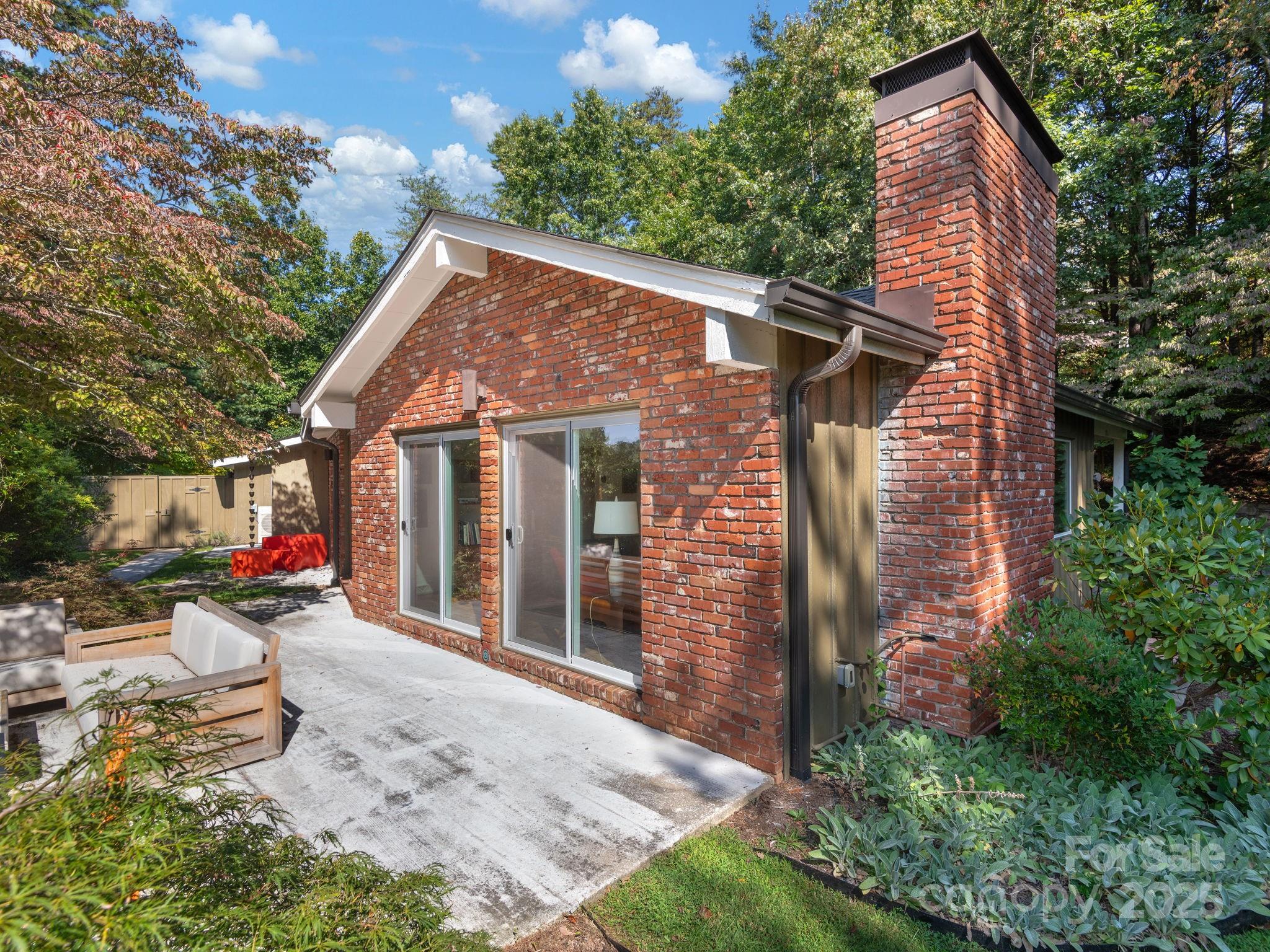 21 Woodbury Road Asheville NC 28804