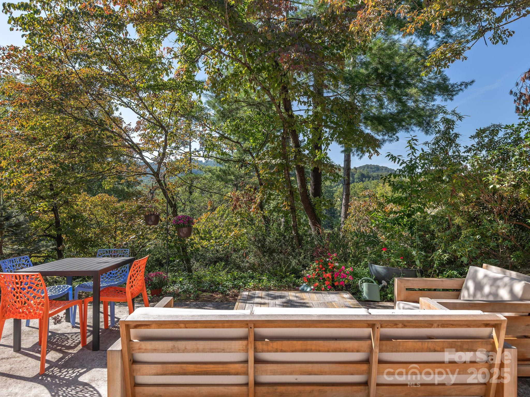 21 Woodbury Road Asheville NC 28804