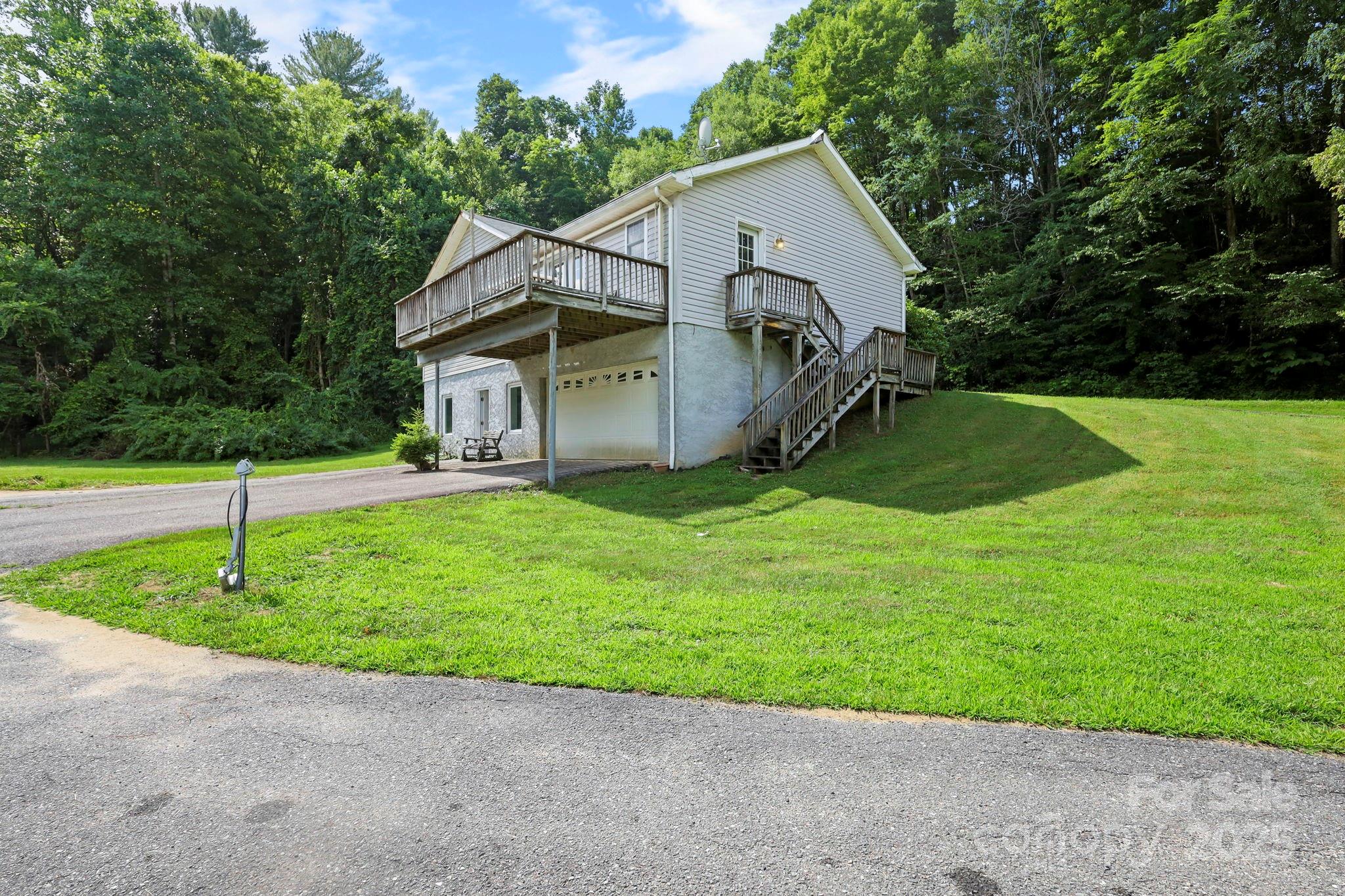 31 Barlow Road Elk Park NC 28622