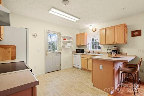 31 Barlow Road Elk Park NC 28622