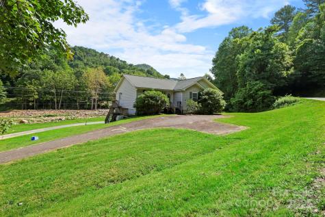 31 Barlow Road Elk Park NC 28622