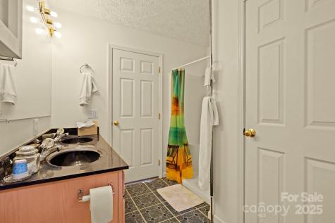 31 Barlow Road Elk Park NC 28622