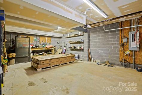 31 Barlow Road Elk Park NC 28622