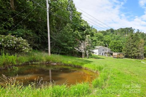 31 Barlow Road Elk Park NC 28622
