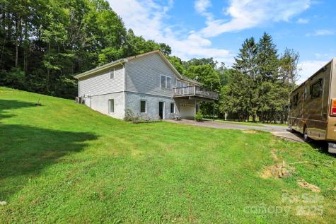 31 Barlow Road Elk Park NC 28622